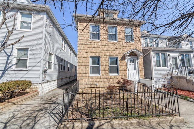 view of front of home with a fenced front yard