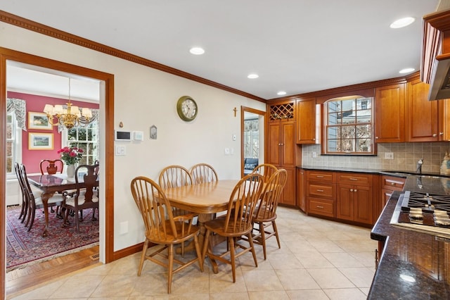 dining area with recessed lighting, an inviting chandelier, crown molding, light tile patterned floors, and baseboards