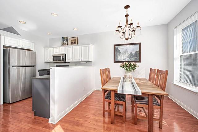 dining room with recessed lighting, an inviting chandelier, light wood-type flooring, and baseboards