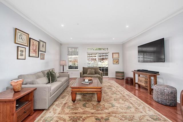 living room featuring recessed lighting, crown molding, baseboards, and wood finished floors