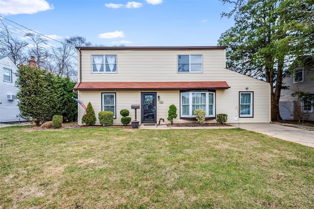 traditional-style house with a front yard