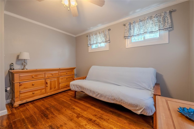 living area with a ceiling fan, dark wood-style flooring, and ornamental molding