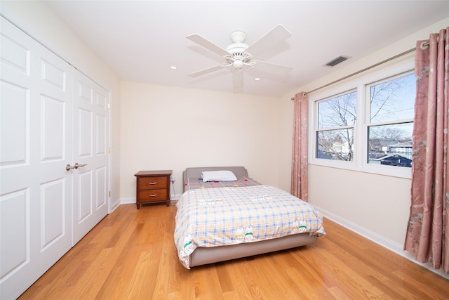 bedroom with visible vents, ceiling fan, baseboards, recessed lighting, and light wood-style floors