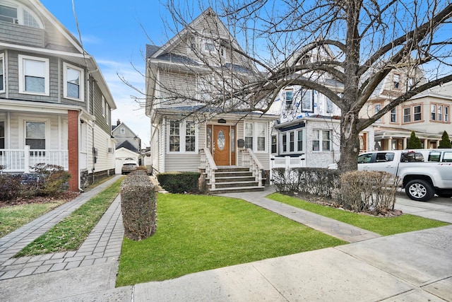 view of front of home featuring concrete driveway and a front yard