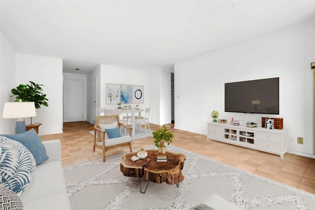 180 W End Ave Unit 23G, New York Manhattan, NY 10023 - view of living room