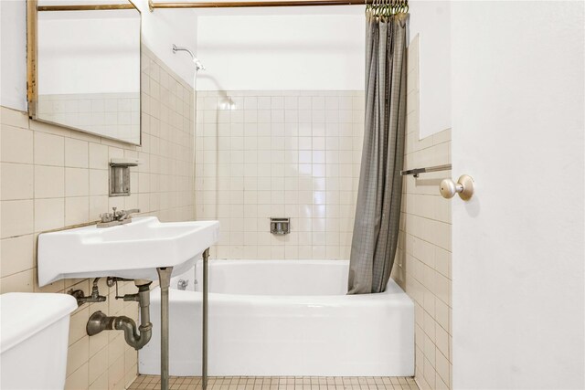 180 W End Ave Unit 23G, New York Manhattan, NY 10023 - full bath with shower / bath combination with curtain, toilet, tile walls, and a sink