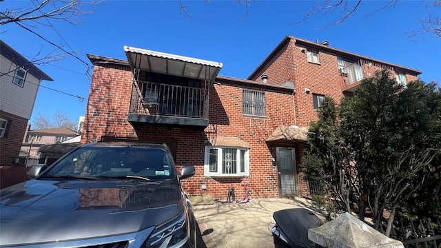 view of front facade with brick siding