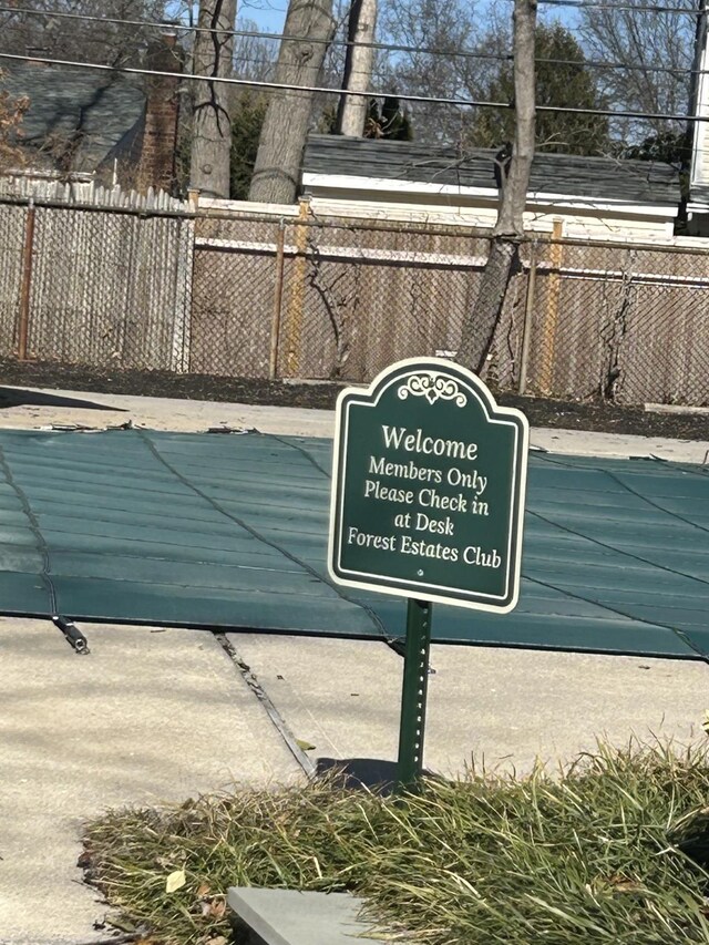4 Park Pl, Oyster Bay, NY 11771 - details featuring fence
