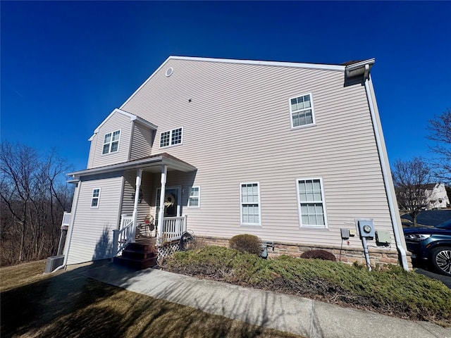 view of front of property featuring a porch