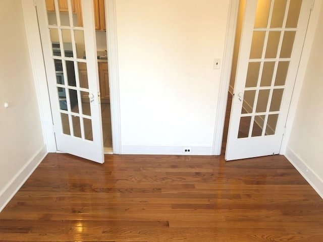 entryway featuring baseboards and wood finished floors