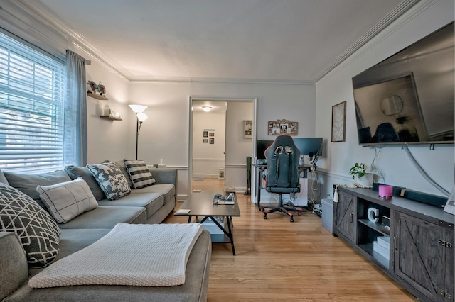 living room featuring light wood-style floors and crown molding