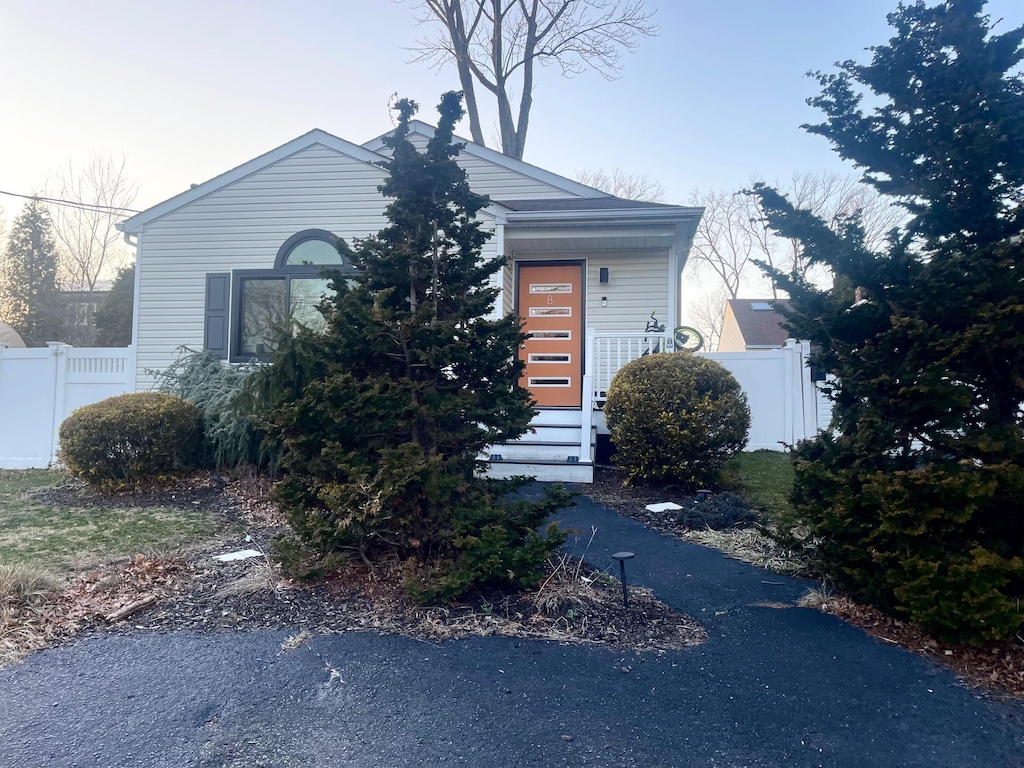 view of front of house featuring fence