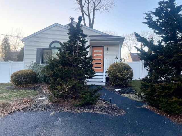 view of front of house featuring fence