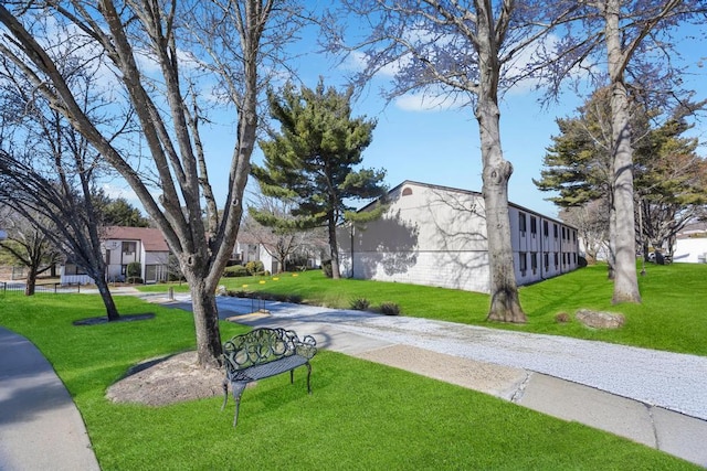 view of property's community featuring a lawn