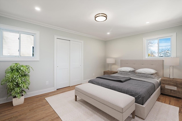 bedroom featuring recessed lighting, baseboards, wood finished floors, and crown molding