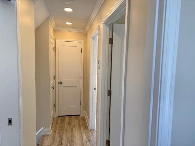 hall featuring recessed lighting, light wood-style flooring, baseboards, and ornamental molding