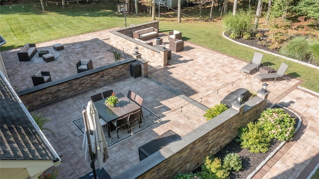 view of patio with an outdoor living space with a fire pit and outdoor dining space