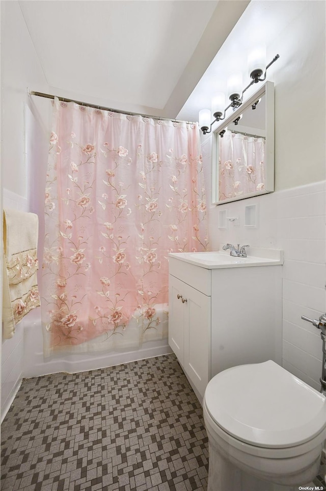 bathroom with toilet, vanity, and shower / bathtub combination with curtain