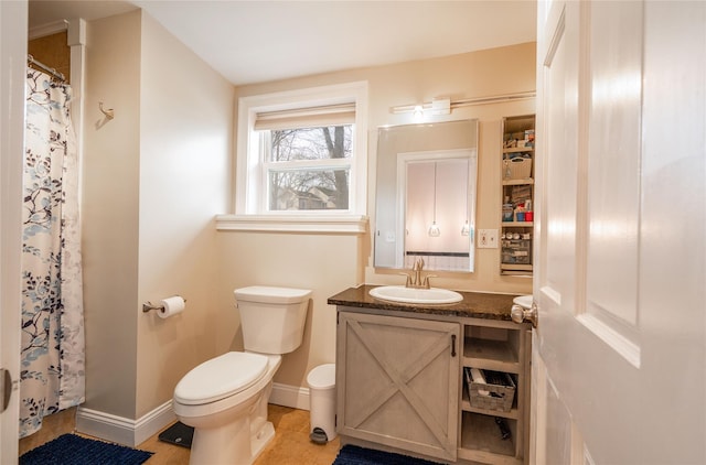 full bathroom with vanity, toilet, a shower with curtain, and baseboards