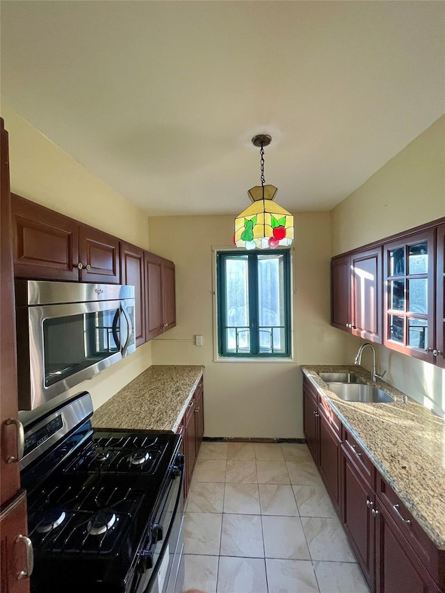 kitchen with a sink, stainless steel appliances, and hanging light fixtures