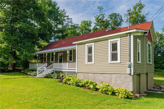 65 Boris Rd, Bloomingburg, NY 12721 - view of front of home with a porch and a front lawn
