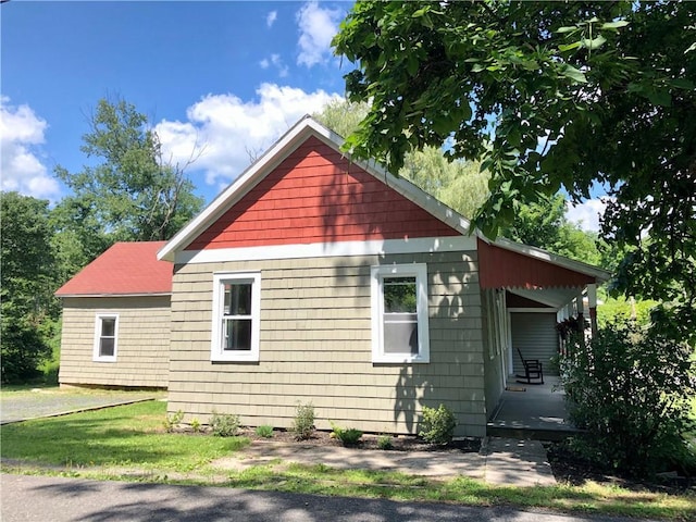 65 Boris Rd, Bloomingburg, NY 12721 - view of side of property featuring a lawn