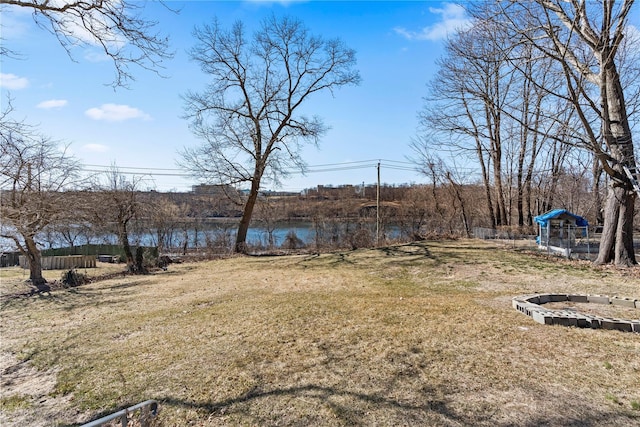 view of yard featuring a water view