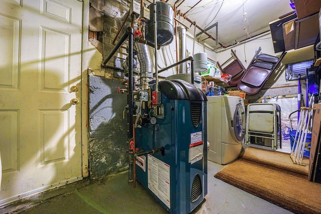 utility room with washer / clothes dryer