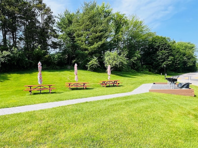 1840 Crompond Rd Unit 7-D6, Peekskill, NY 10566 - view of community featuring a yard