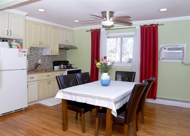 dining area featuring crown molding, recessed lighting, light wood-style floors, and a wall mounted air conditioner