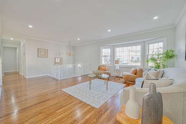 living area featuring crown molding, baseboards, a chandelier, recessed lighting, and light wood-style floors