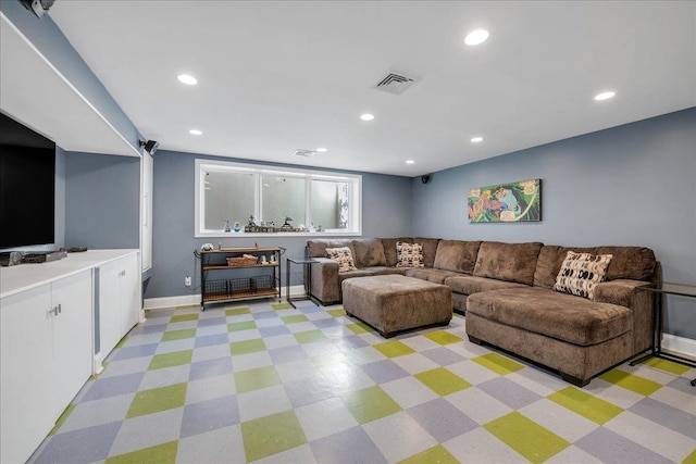 living room featuring recessed lighting, baseboards, visible vents, and light floors