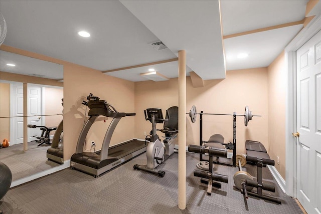workout area with carpet flooring, baseboards, visible vents, and recessed lighting