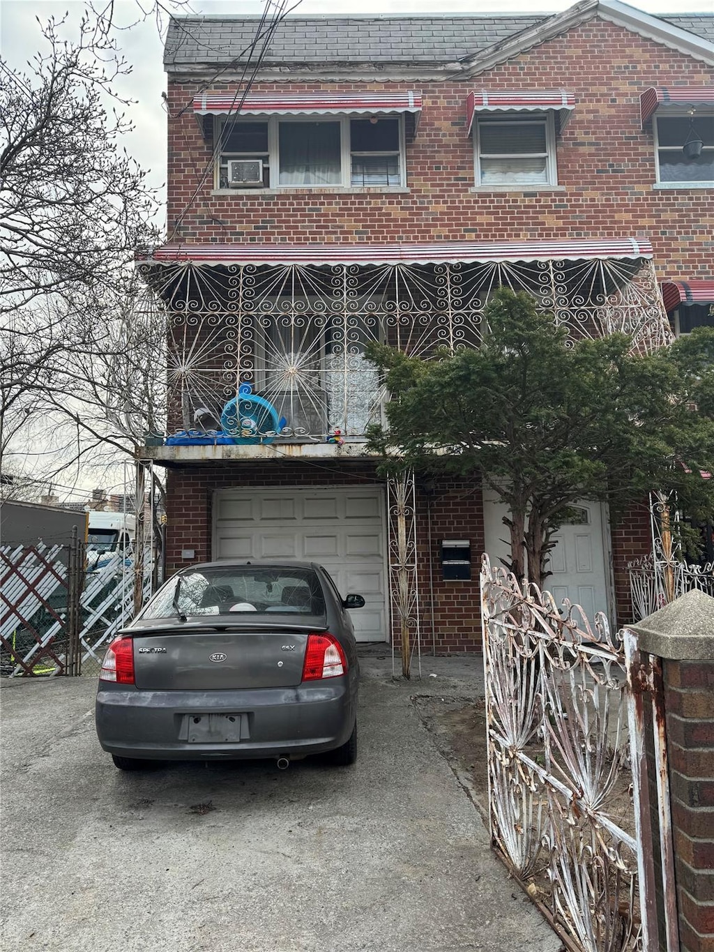 view of front facade featuring a garage, brick siding, and concrete driveway