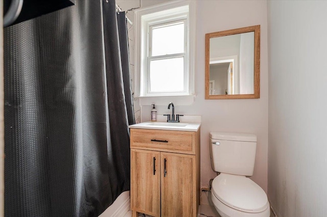 bathroom with a shower with curtain, toilet, and vanity