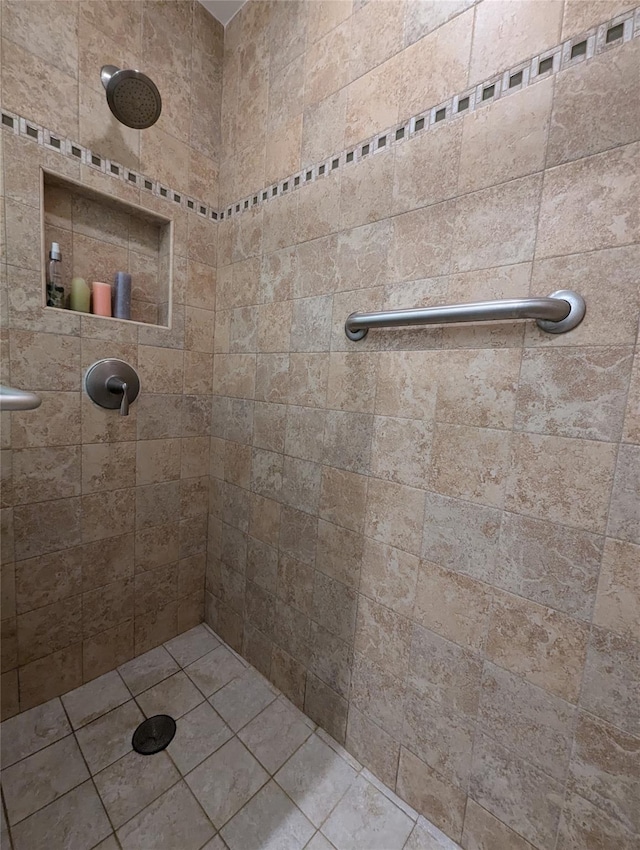 full bath with tiled shower