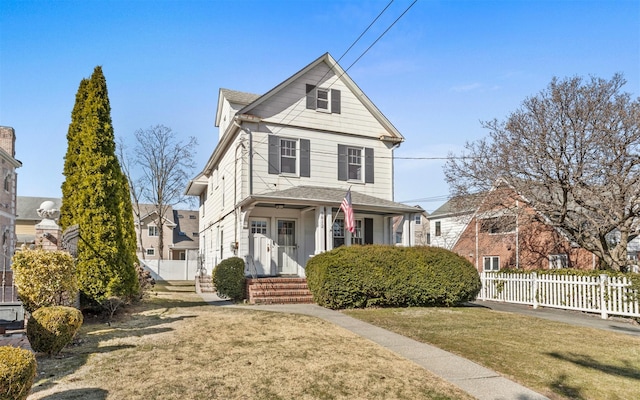 view of front facade with a front yard and fence