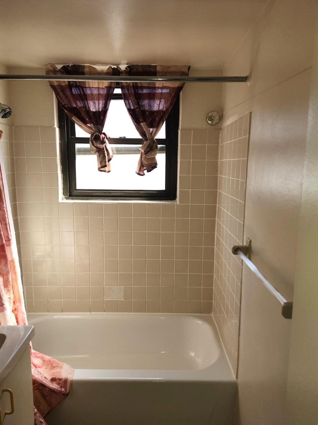 bathroom with shower / bathtub combination with curtain