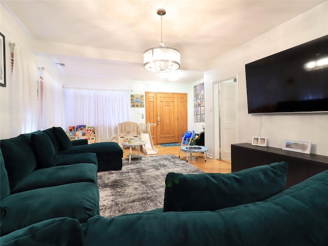 living area featuring a notable chandelier and light wood-style flooring