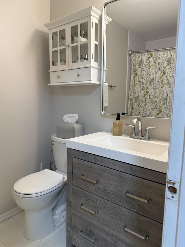 bathroom featuring vanity, a shower with curtain, baseboards, tile patterned floors, and toilet