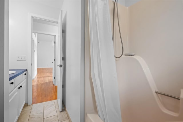 full bath with vanity