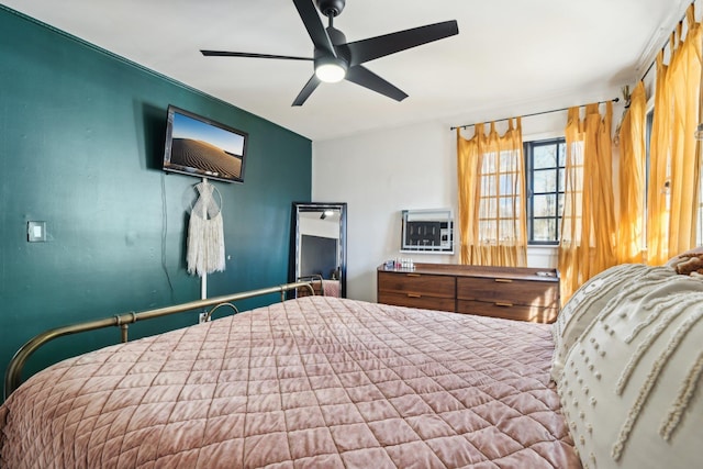 bedroom featuring a ceiling fan