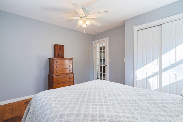 bedroom featuring wood finished floors, baseboards, a closet, and ceiling fan