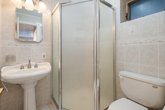 full bath featuring tile walls, toilet, crown molding, and a stall shower