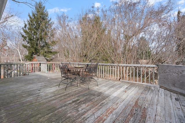 deck featuring outdoor dining space