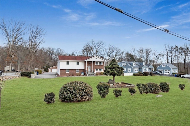 view of front facade featuring brick siding and a front yard