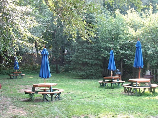 view of yard featuring a wooded view