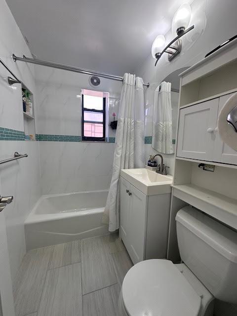 full bathroom featuring vanity, toilet, and shower / tub combo