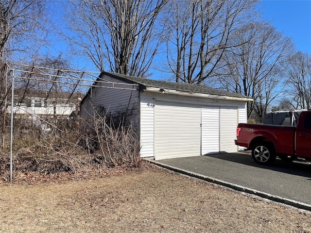 view of detached garage