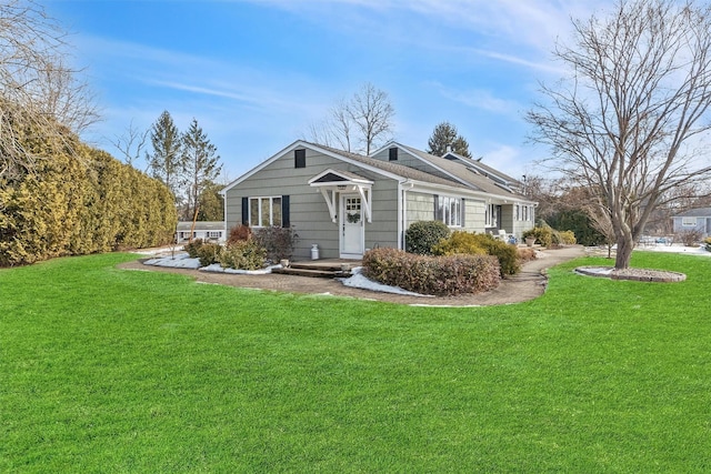 view of front of home featuring a front yard